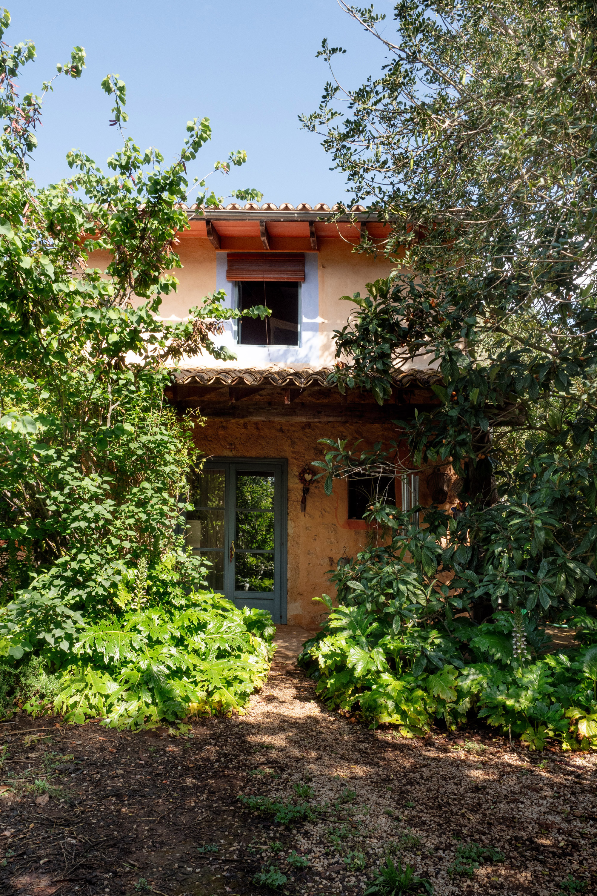 Country home on large plot in a private location 5