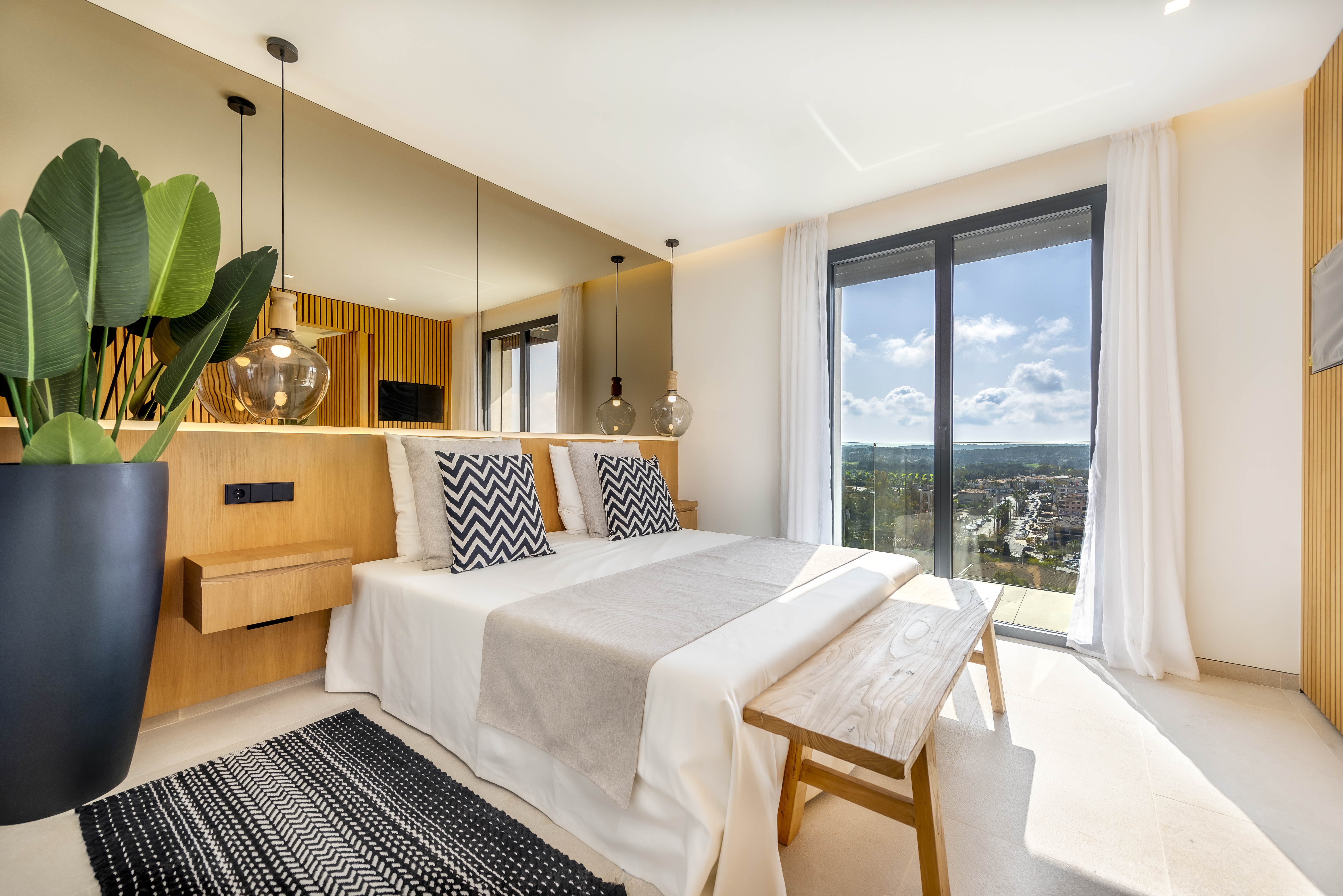 Exclusive penthouse in Santa Ponsa with private rooftop pool, sea views & luxury finishes 38