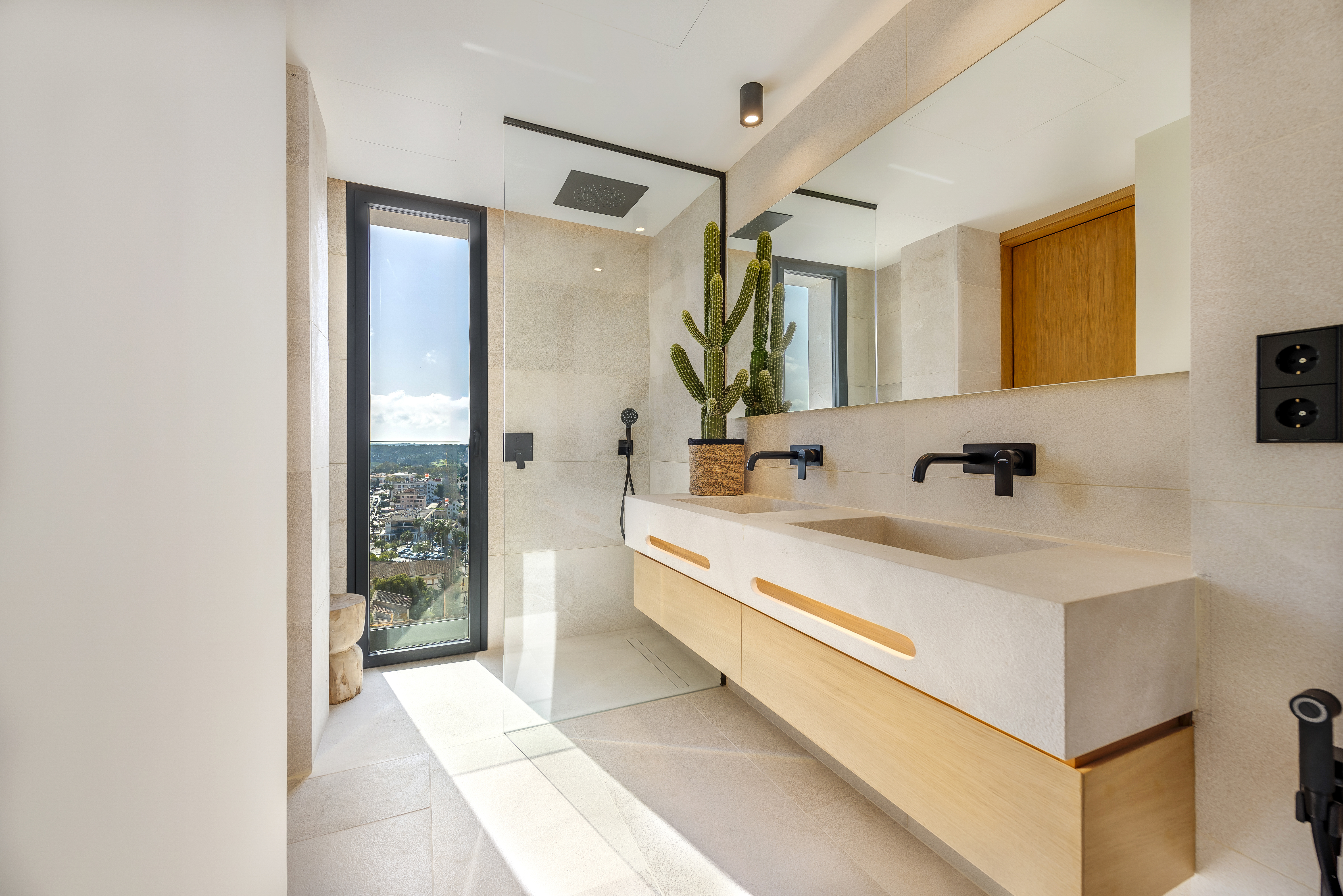 Exclusive penthouse in Santa Ponsa with private rooftop pool, sea views & luxury finishes 36