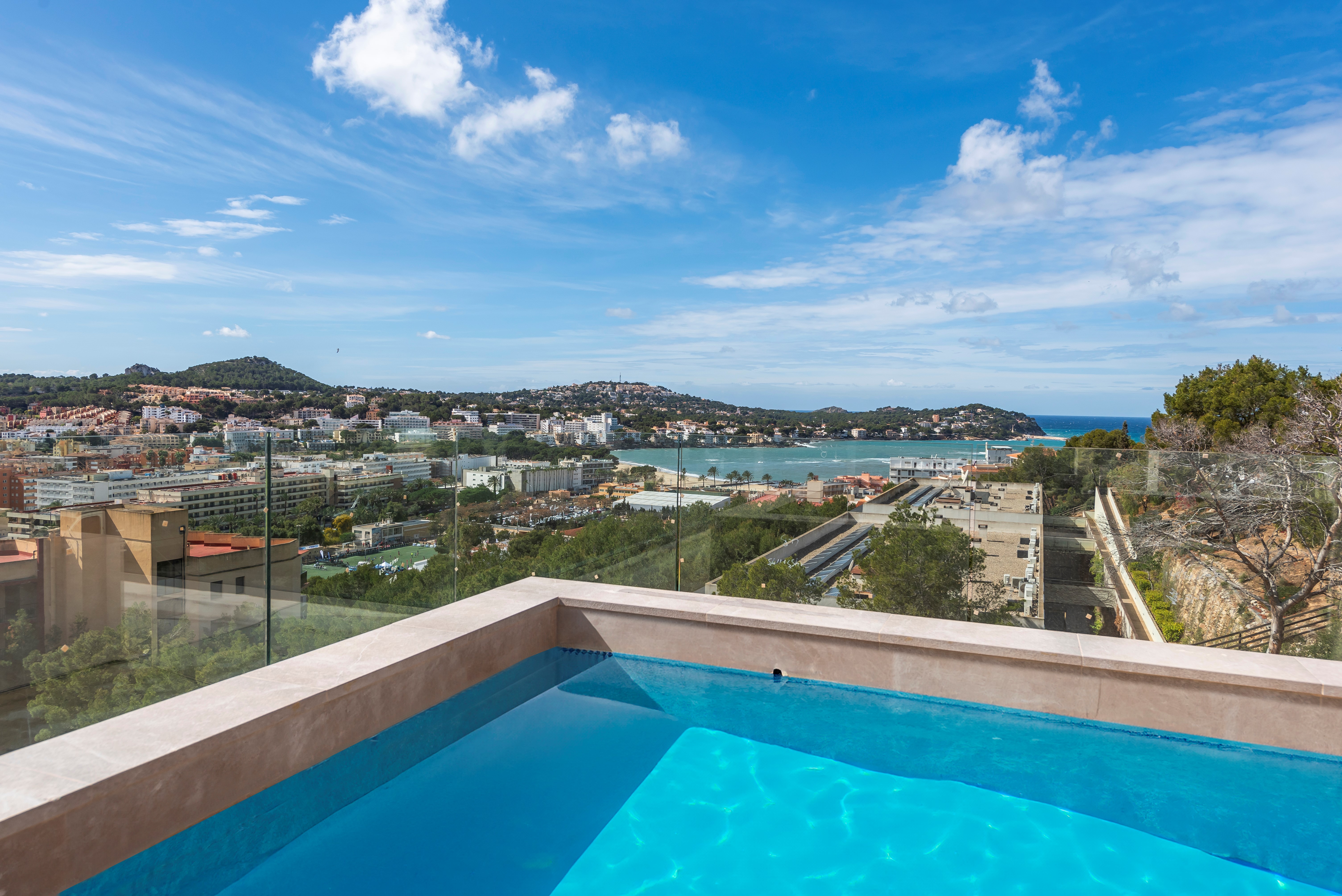 Exclusive penthouse in Santa Ponsa with private rooftop pool, sea views & luxury finishes 30