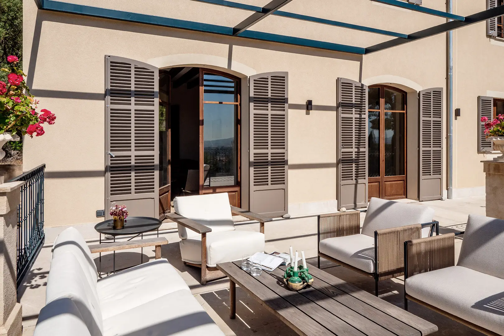 Reformed house with captivating views in Palma 33