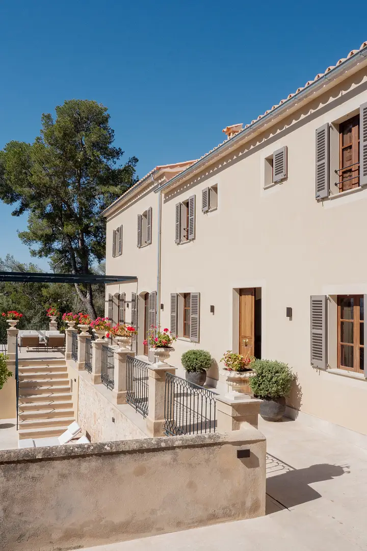 Reformed house with captivating views in Palma 1