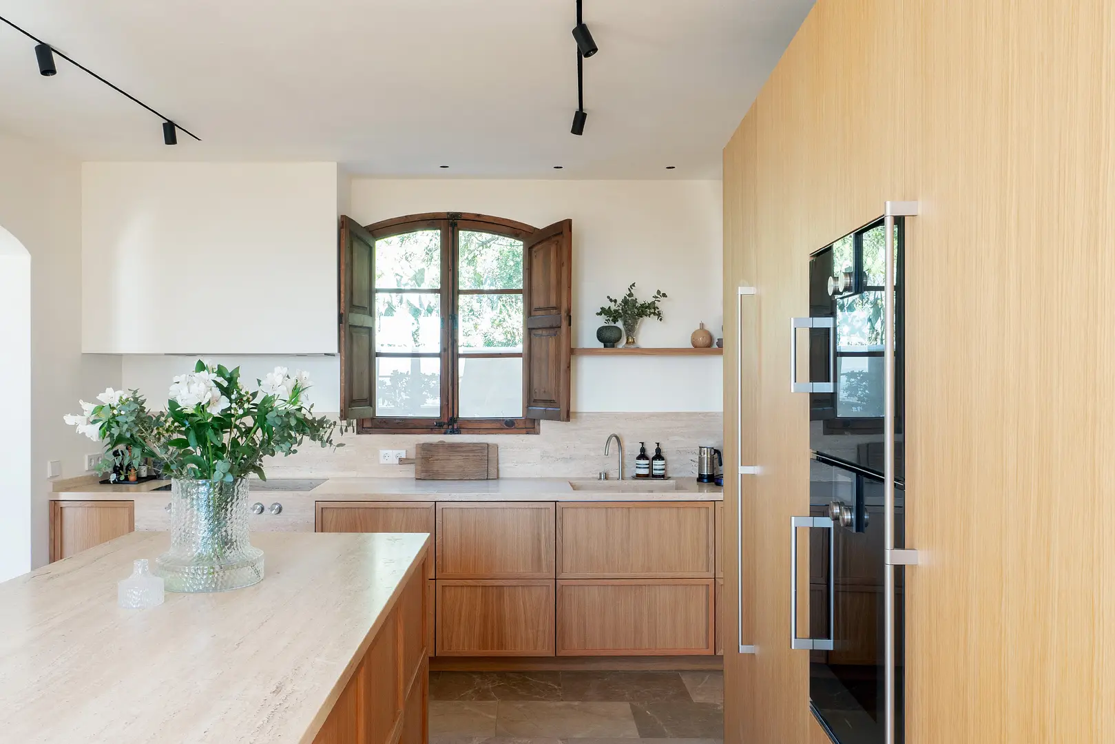 Reformed house with captivating views in Palma 28