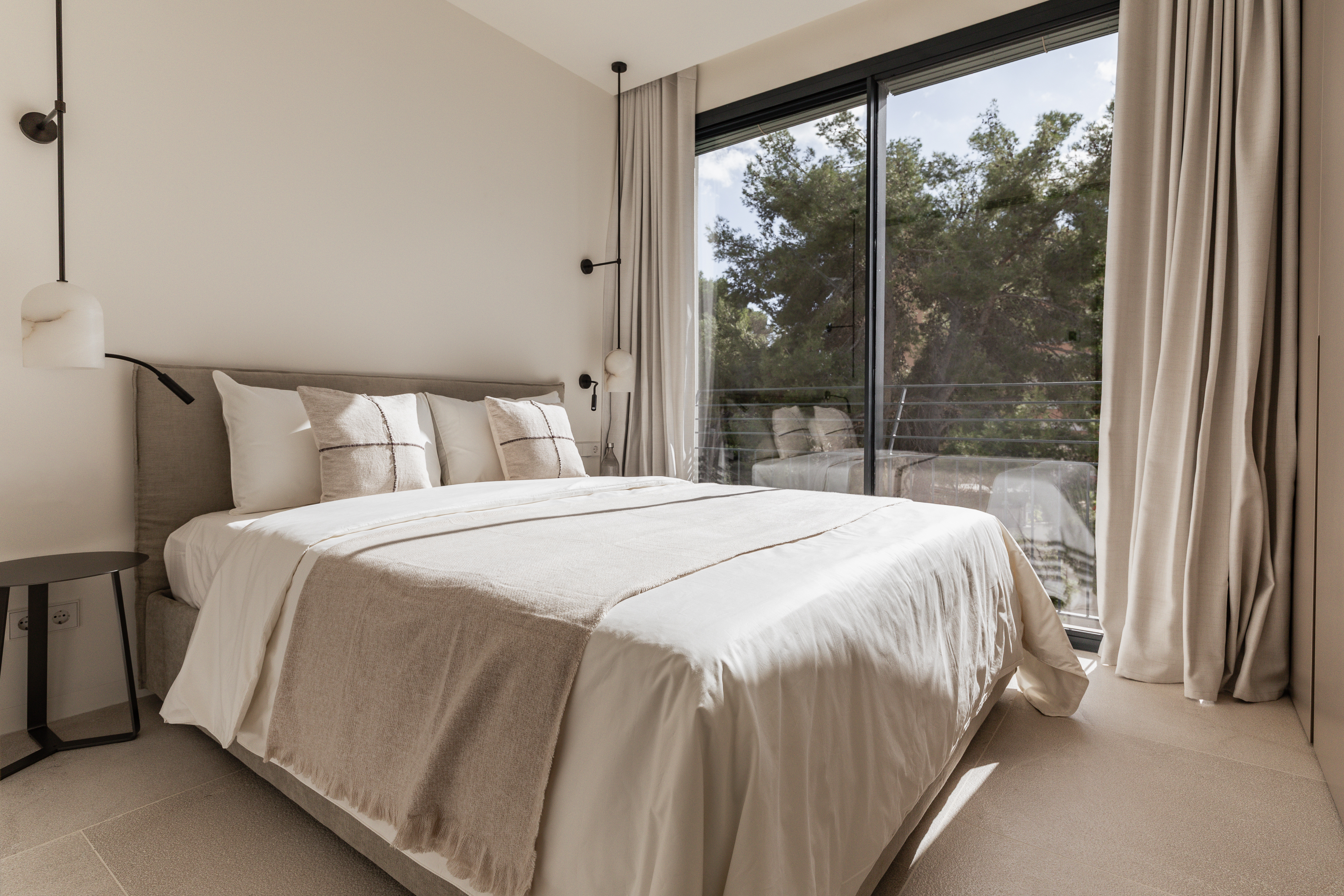 Penthouse with pool in Cala Major
