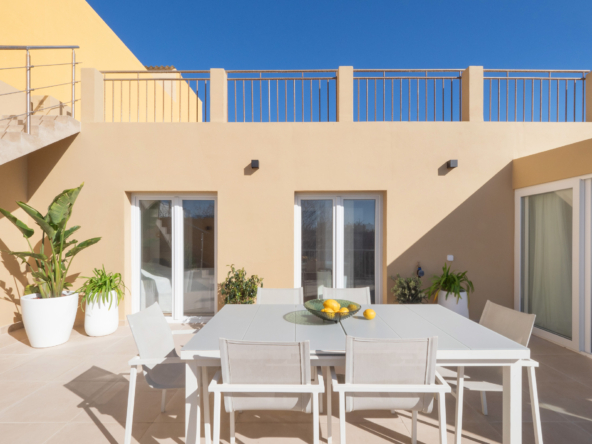 Fantastic renovated penthouse with expansive terraces in El Molinar 21