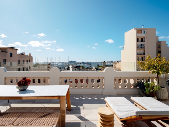 Duplex penthouse with sea views in Santa Catalina