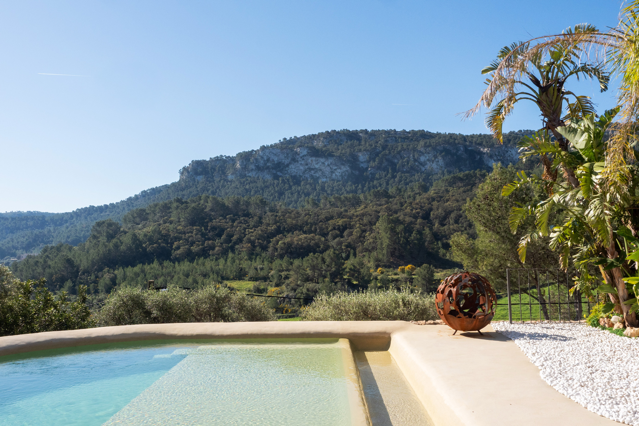 Detached house with pool and garden in Puigpunyent