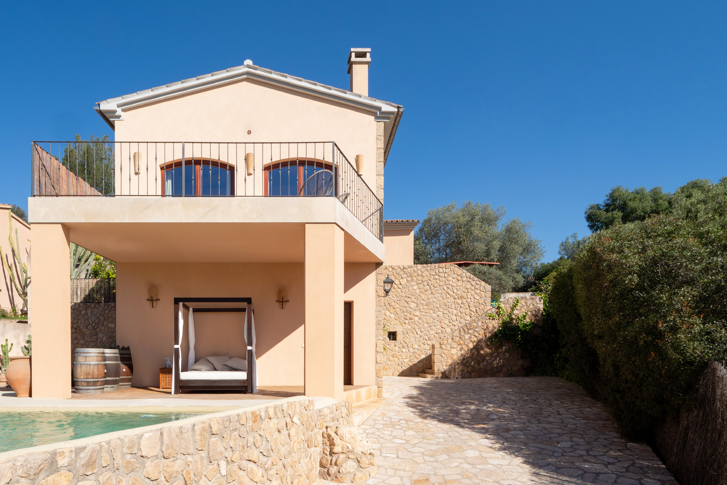 Detached house with pool and garden in Puigpunyent