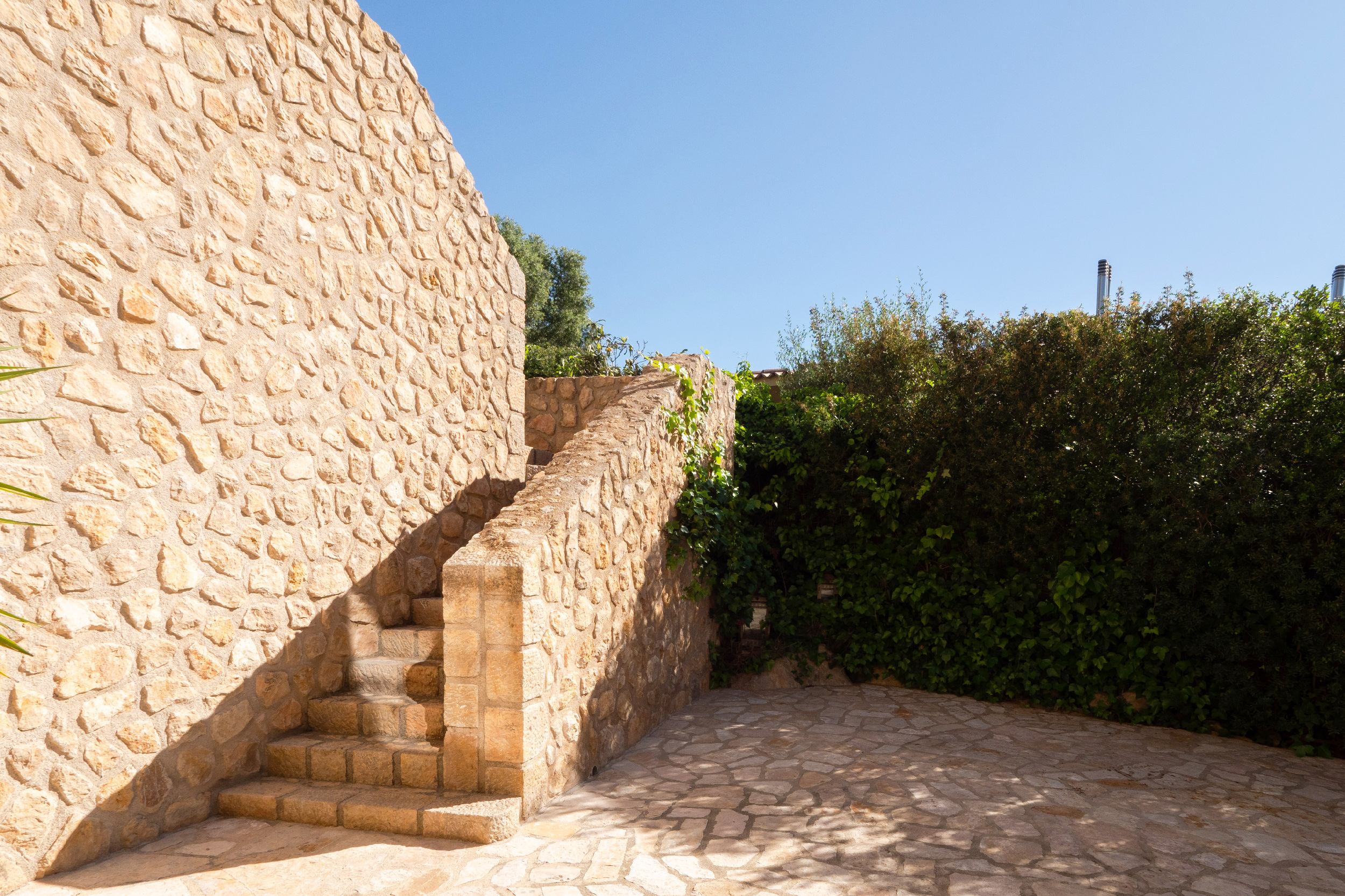Detached house with pool and garden in Puigpunyent