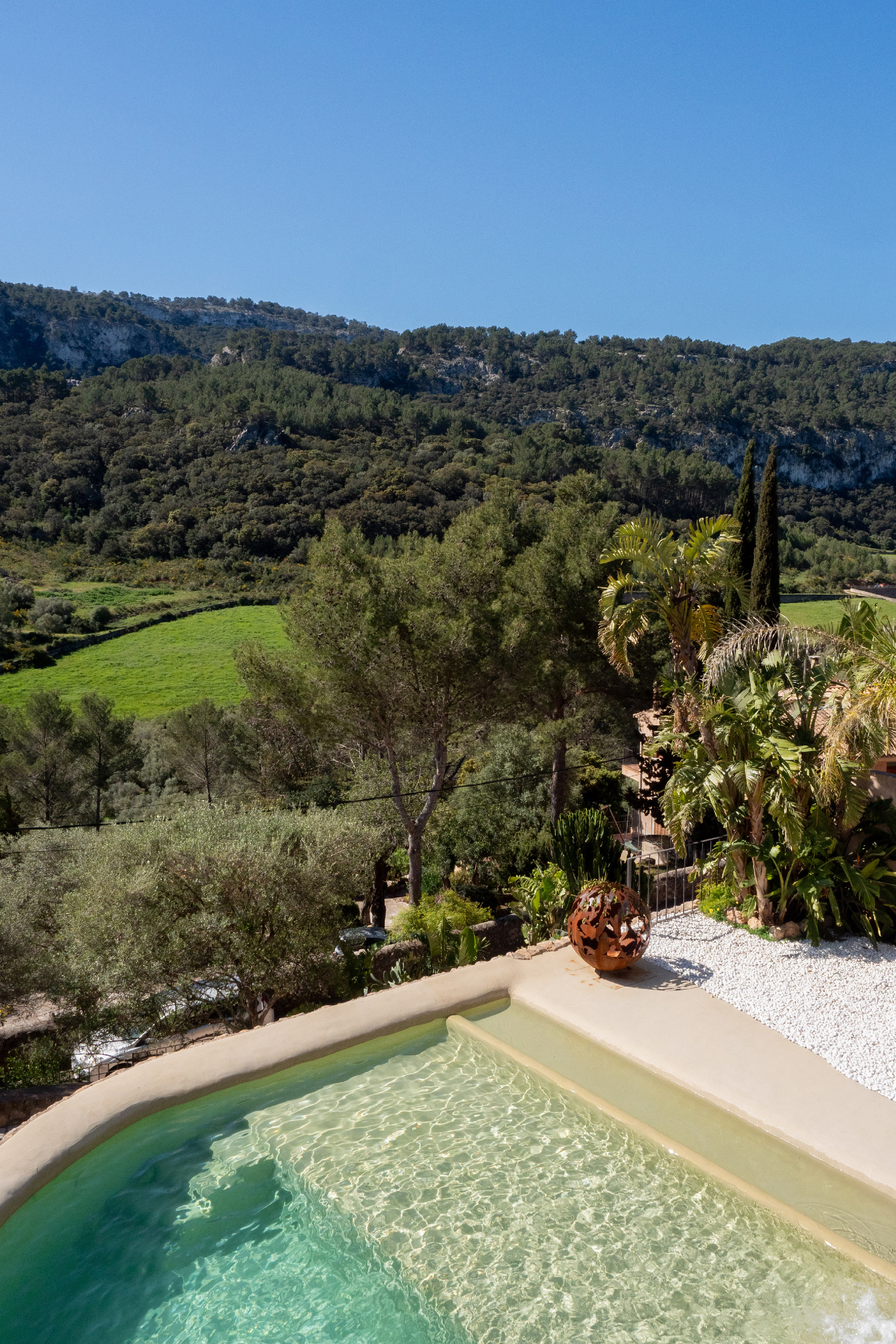 Detached house with pool and garden in Puigpunyent