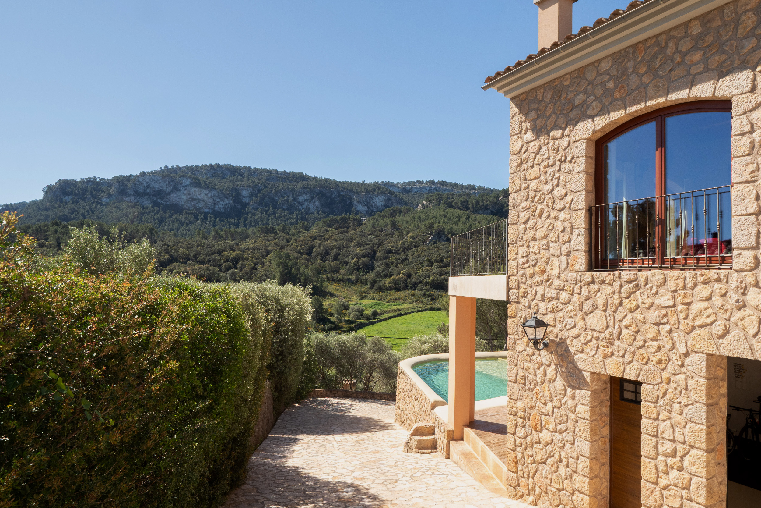 Detached house with pool and garden in Puigpunyent