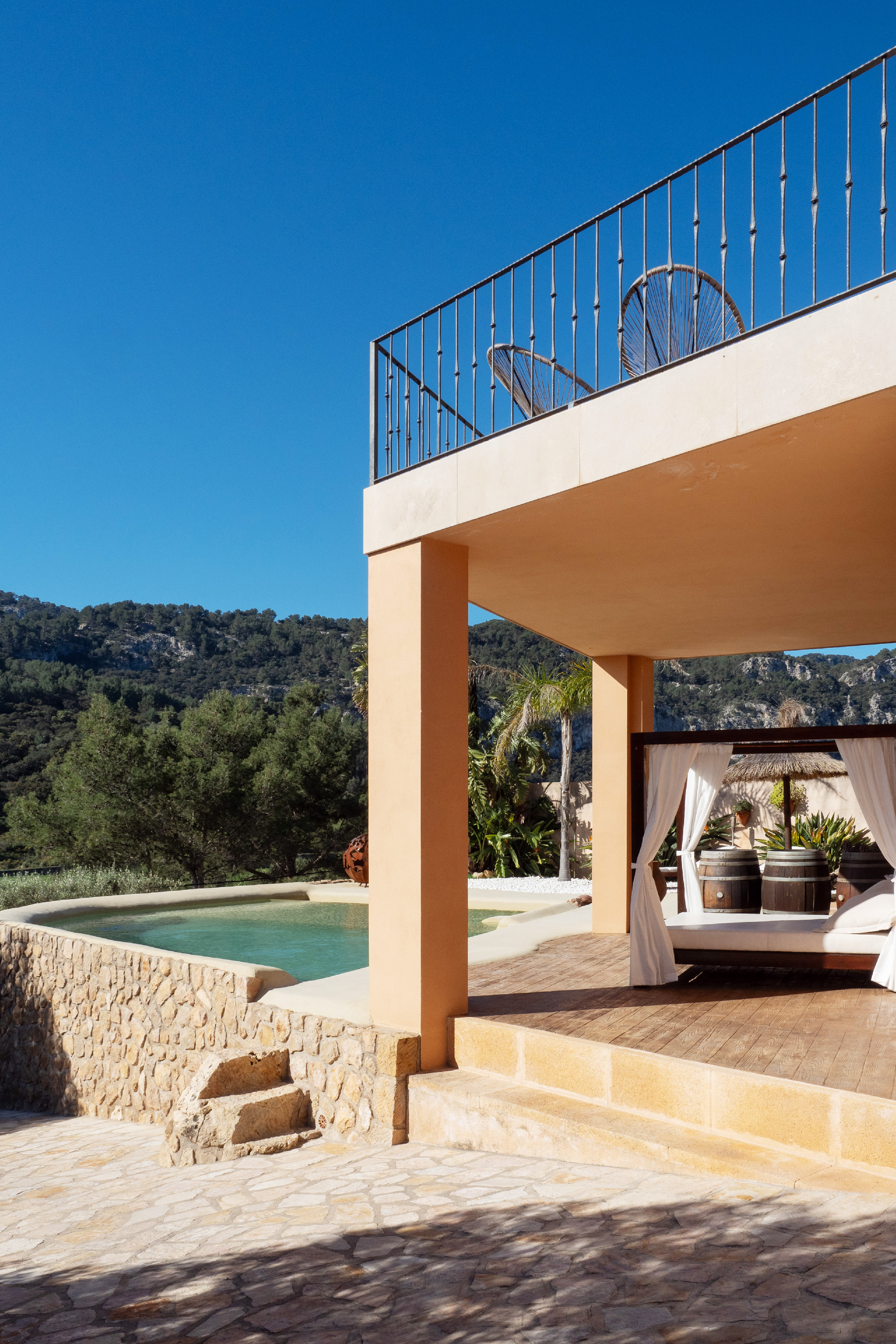 Detached house with pool and garden in Puigpunyent
